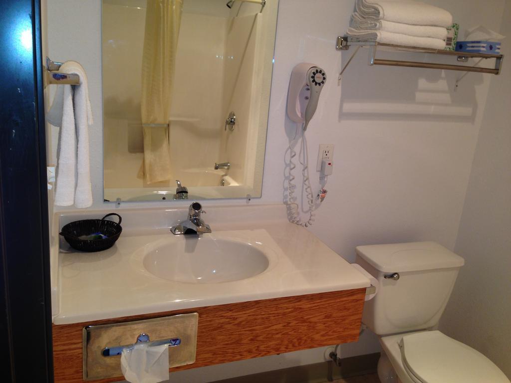 Budget Host Caribou Inn Hallock Chambre photo